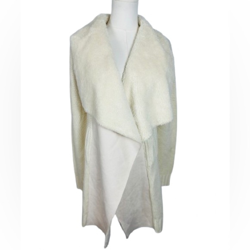 Cream Women's Cardigan with Faux Suede/ Fur Collar Size S